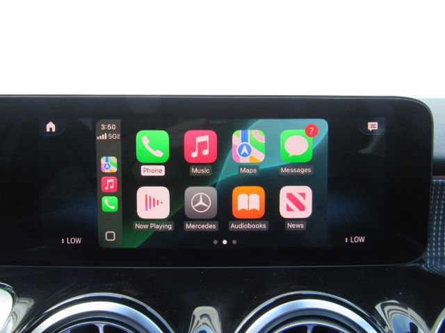 Used 2022 Mercedes-Benz EQB 300 4MATIC w/ Exclusive Package image 9