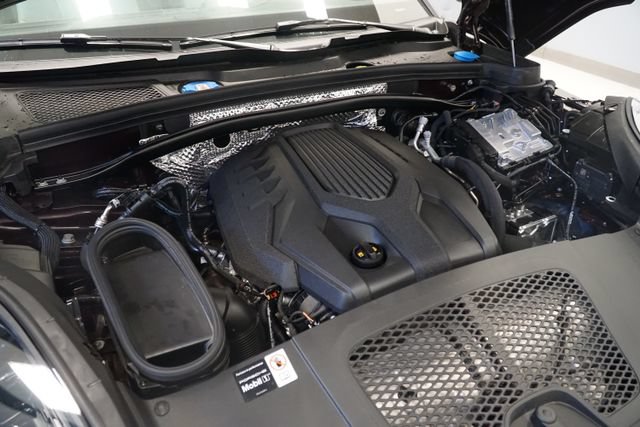 Certified 2026 Porsche Macan Turbo AWD/4WD image 14