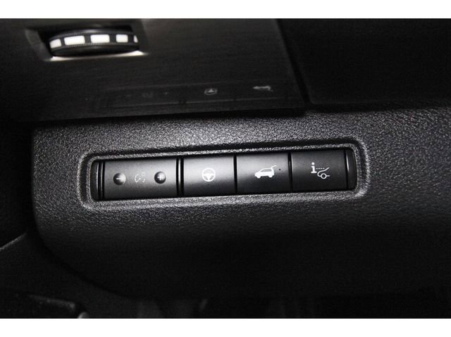Used 2025 Nissan Pathfinder Platinum w/ Cargo Package image 21