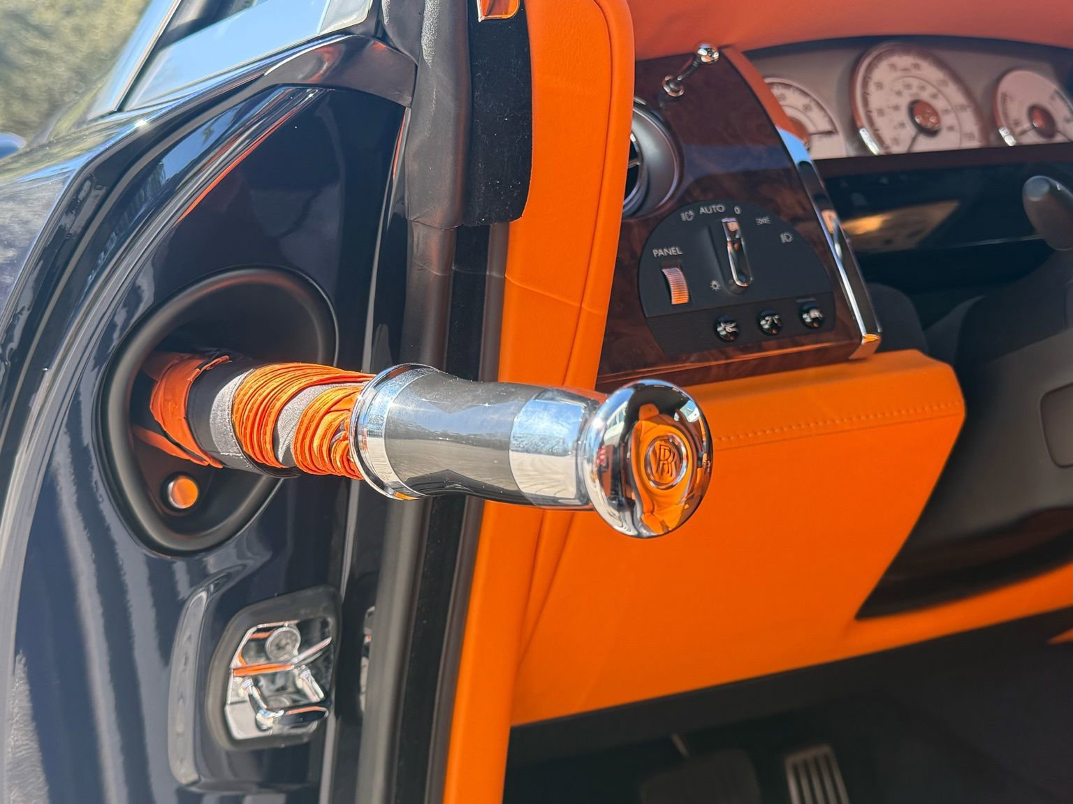 Used 2018 Rolls-Royce Dawn image 25