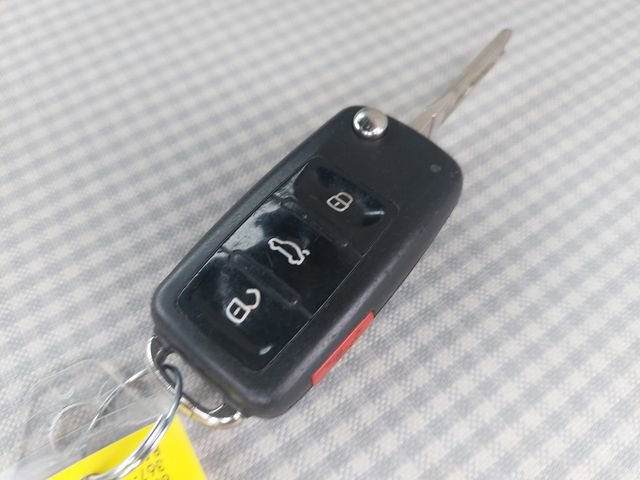 Used 2015 Volkswagen Beetle 1.8T image 32