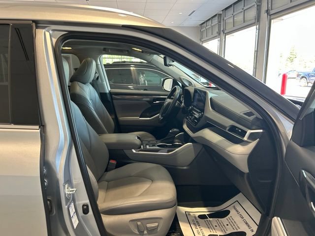 Used 2021 Toyota Highlander Platinum AWD/4WD image 21