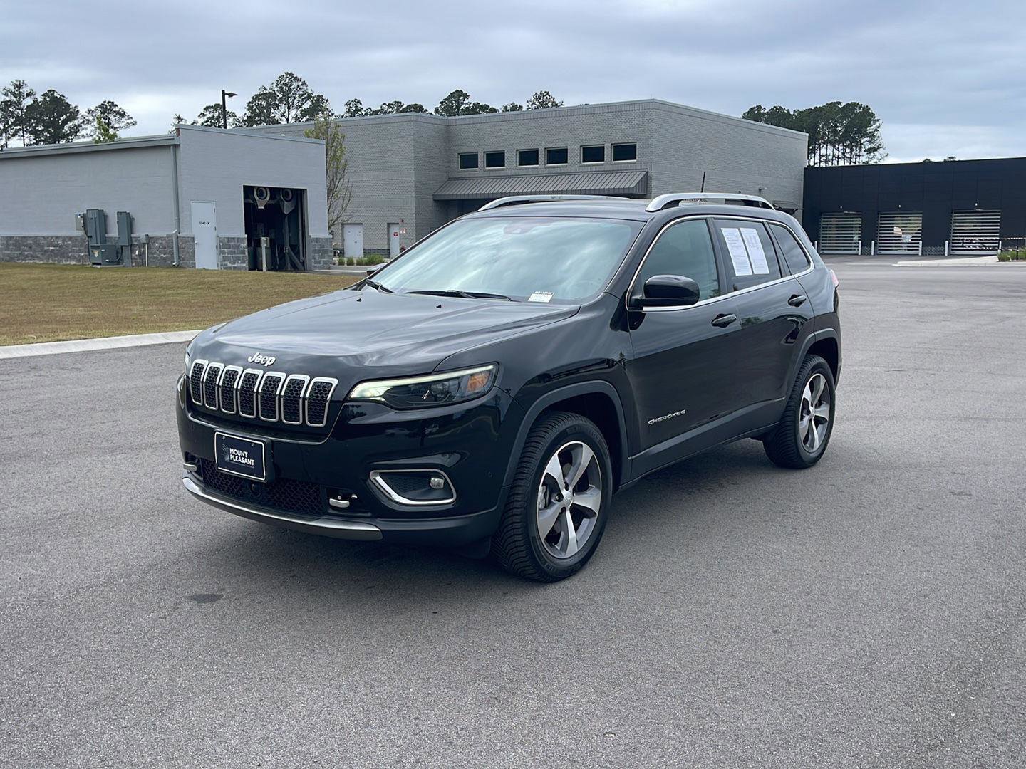 Used 2021 Jeep Cherokee Limited w/ Elite Package image 3