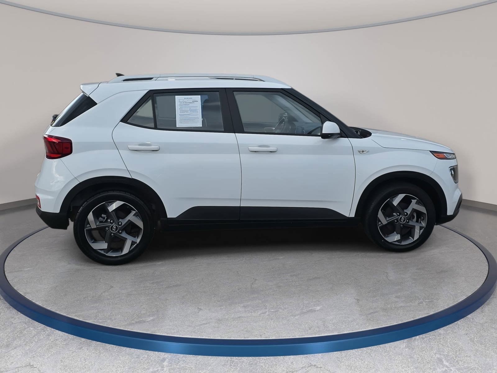 Used 2022 Hyundai Venue SEL w/ Cargo Package FWD image 4