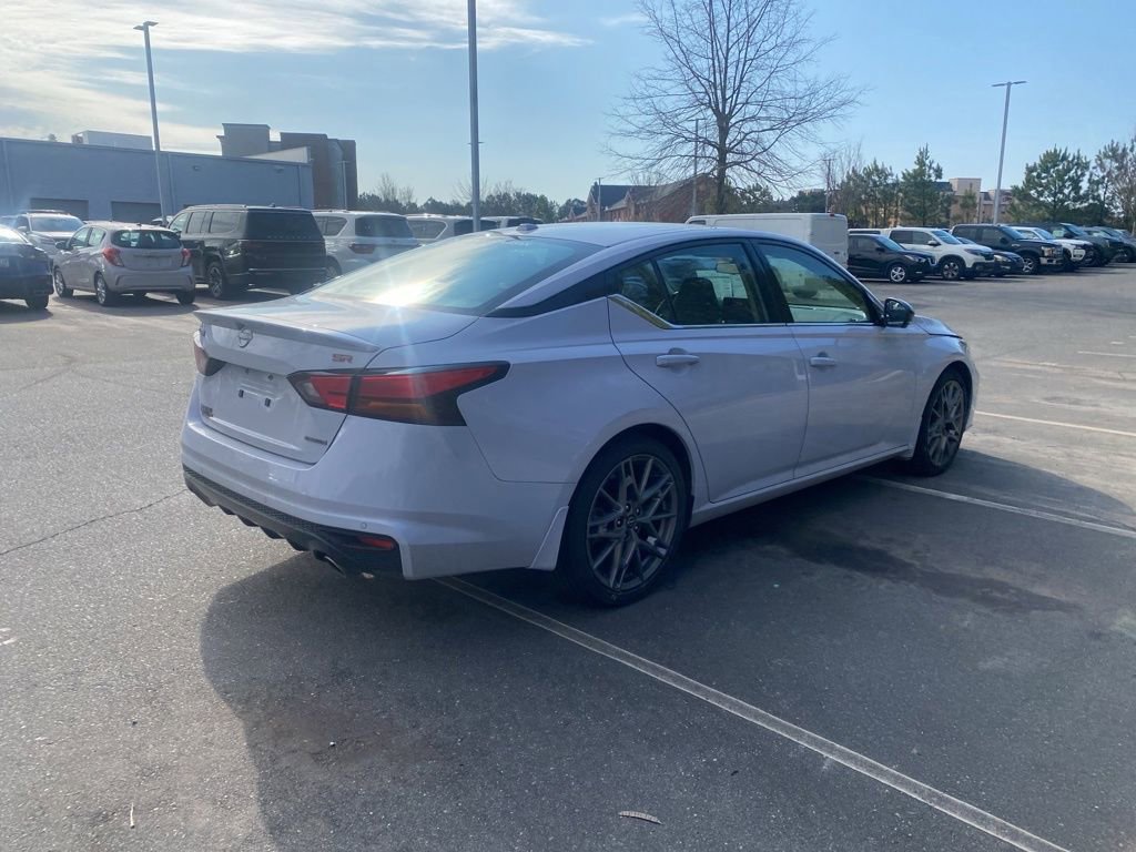 Used 2024 Nissan Altima 2.0 SR image 3