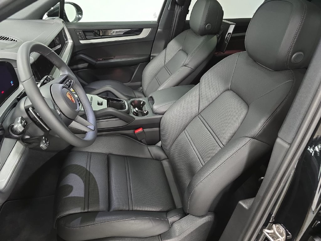 Used 2026 Porsche Cayenne S AWD/4WD image 5
