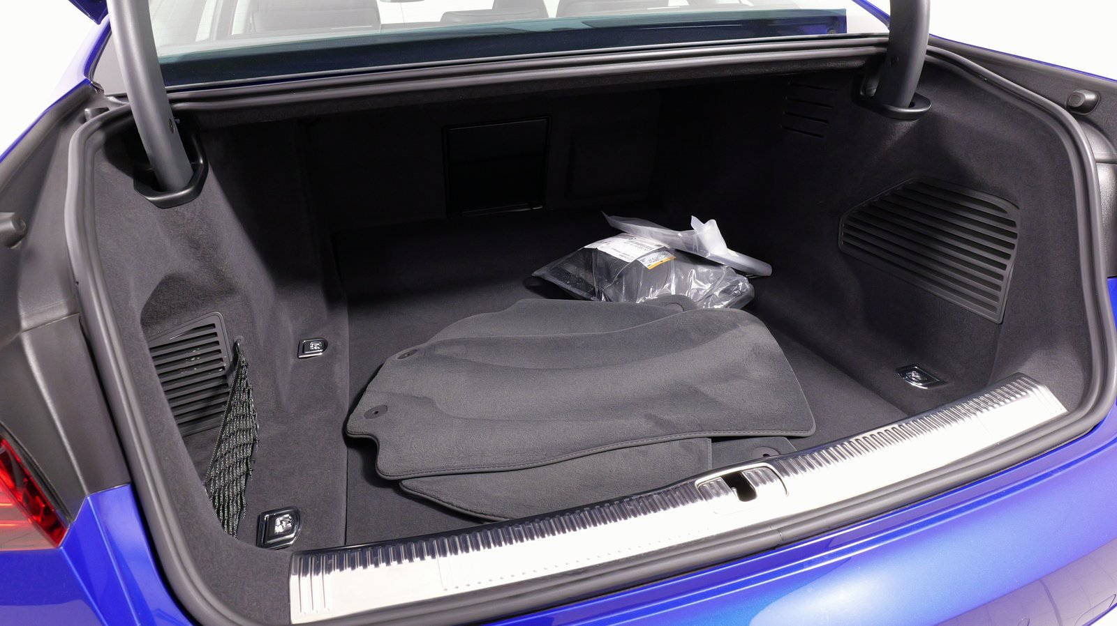 Used 2023 Audi S8 w/ S8 Comfort Plus Package image 66