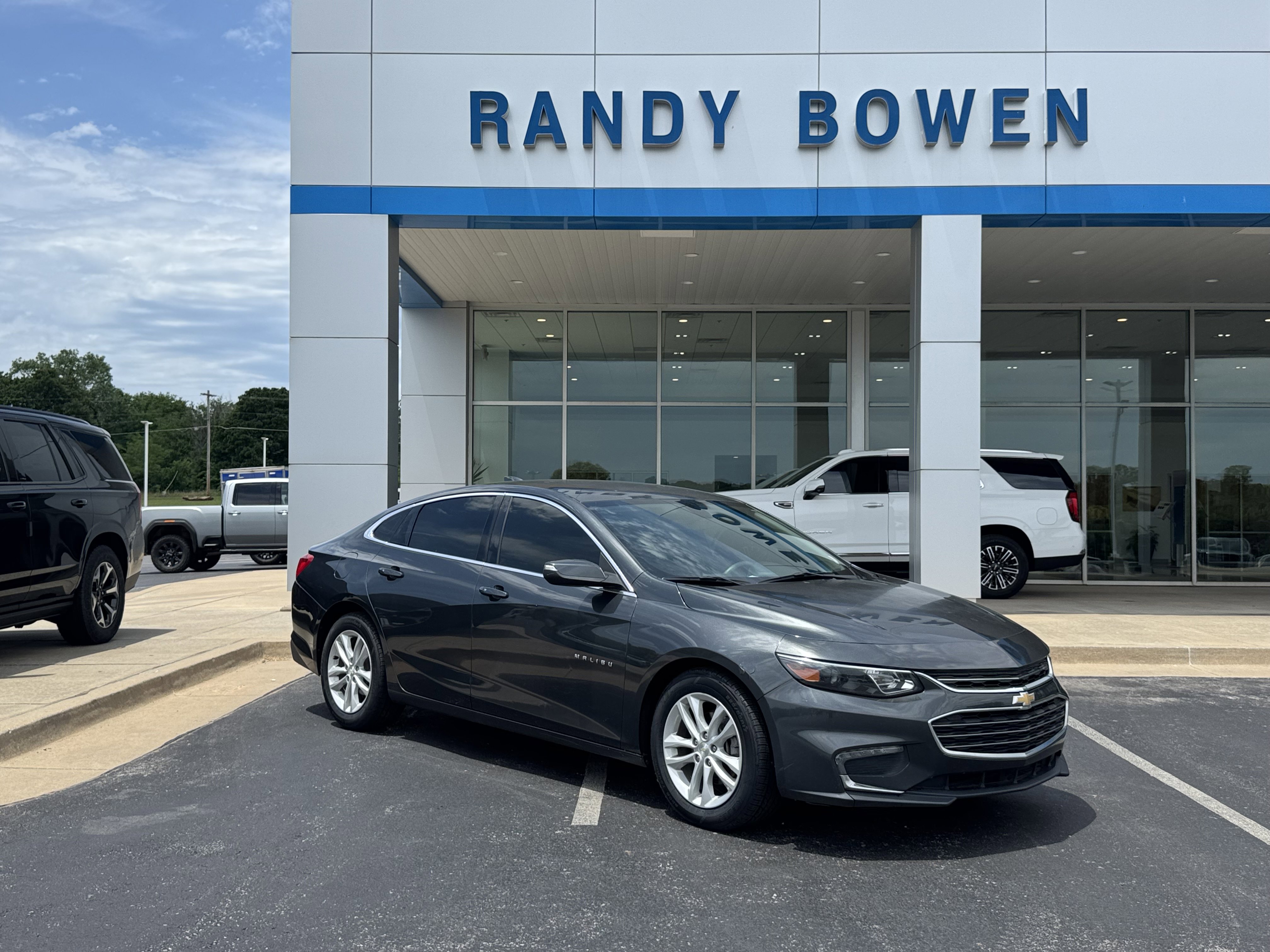 Used 2017 Chevrolet Malibu LT FWD image 1
