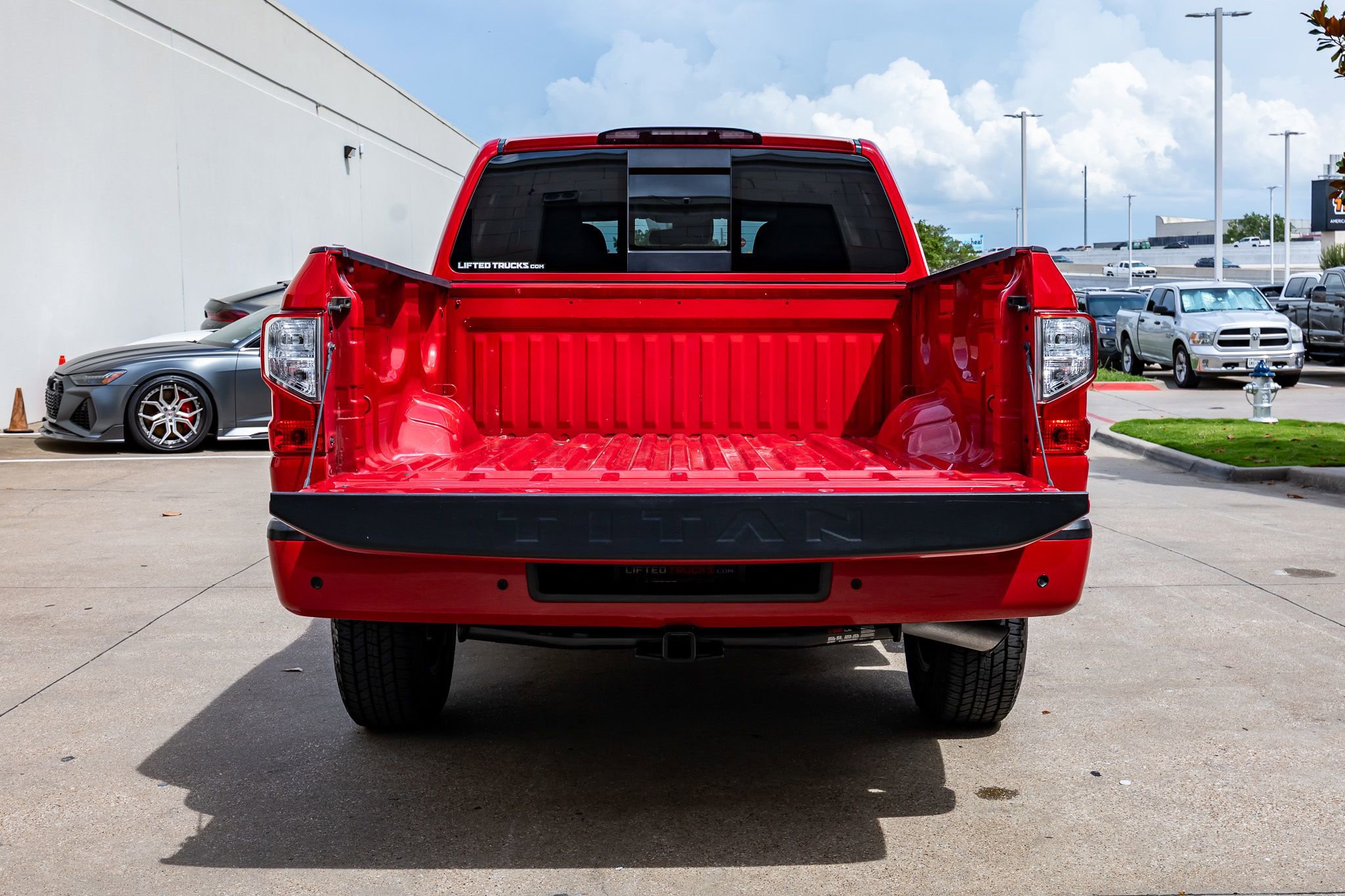 Used 2020 Nissan Titan SV w/ SV Convenience Package AWD/4WD image 8