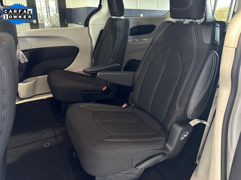Used 2022 Chrysler Voyager LX image 25