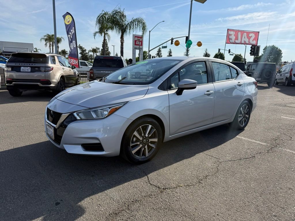 Used 2021 Nissan Versa SV image 3