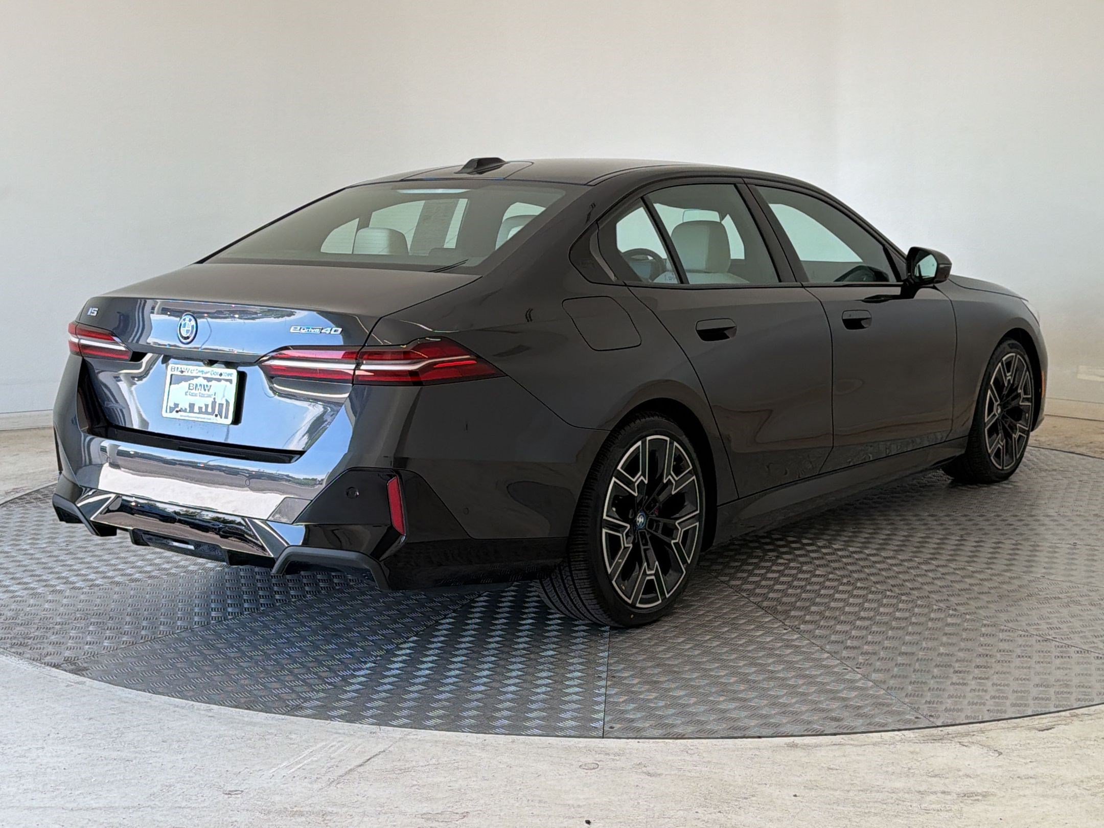 Used 2024 BMW i5 eDrive40i w/ M Sport Package RWD image 9