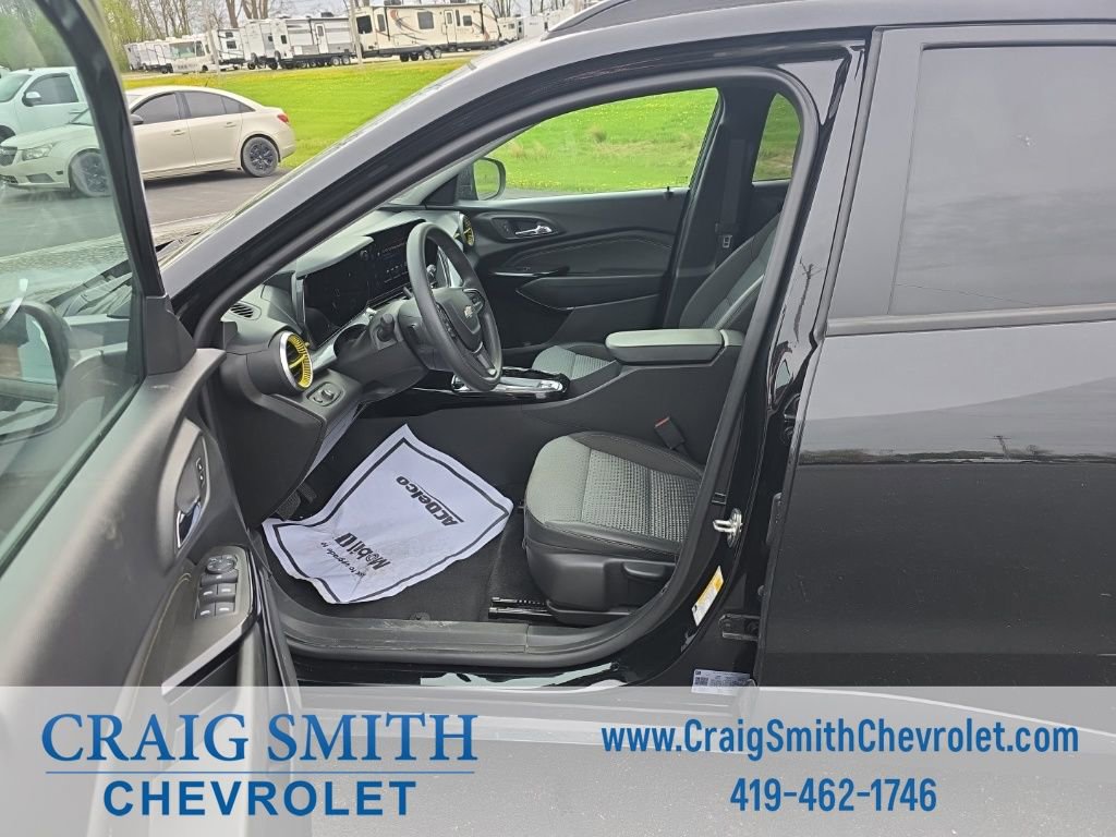 Used 2024 Chevrolet Trax LT FWD image 10