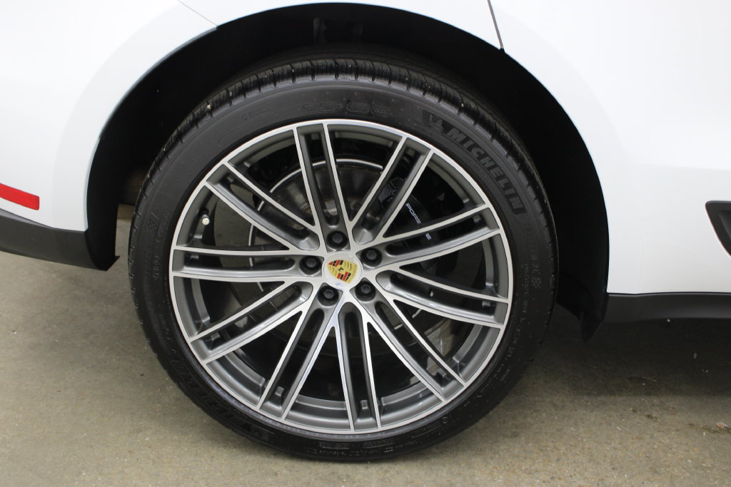 Certified 2024 Porsche Macan AWD/4WD image 14