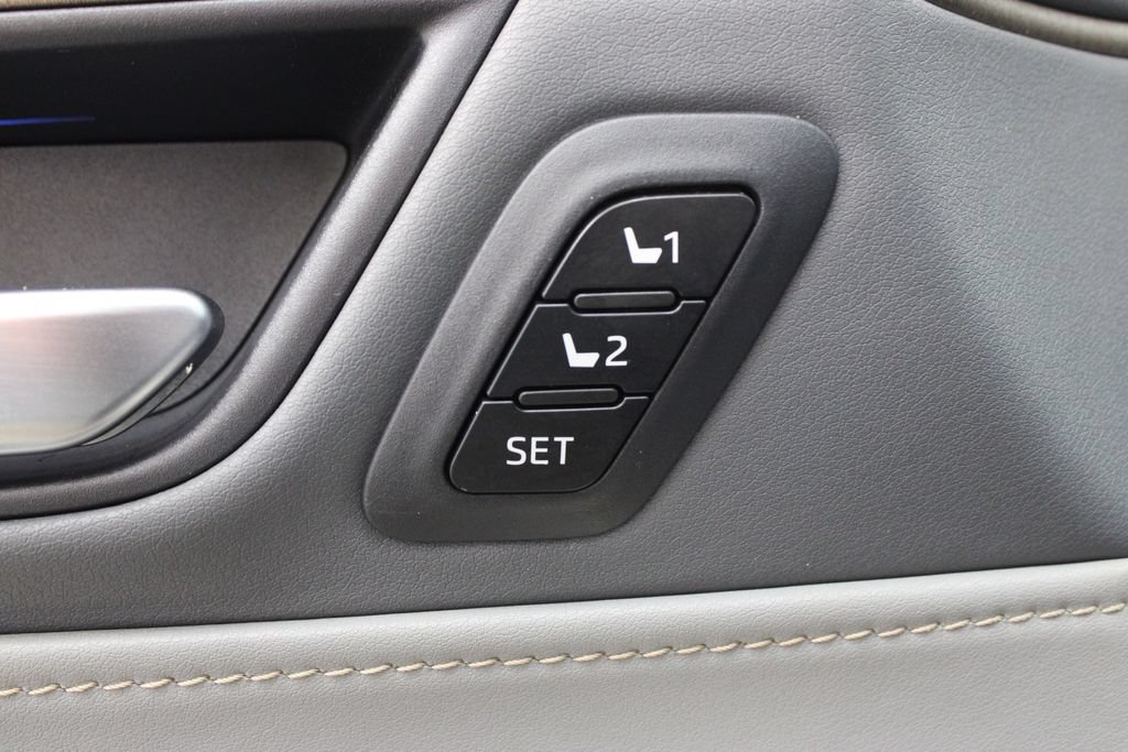 Used 2024 Toyota Venza XLE AWD/4WD image 18