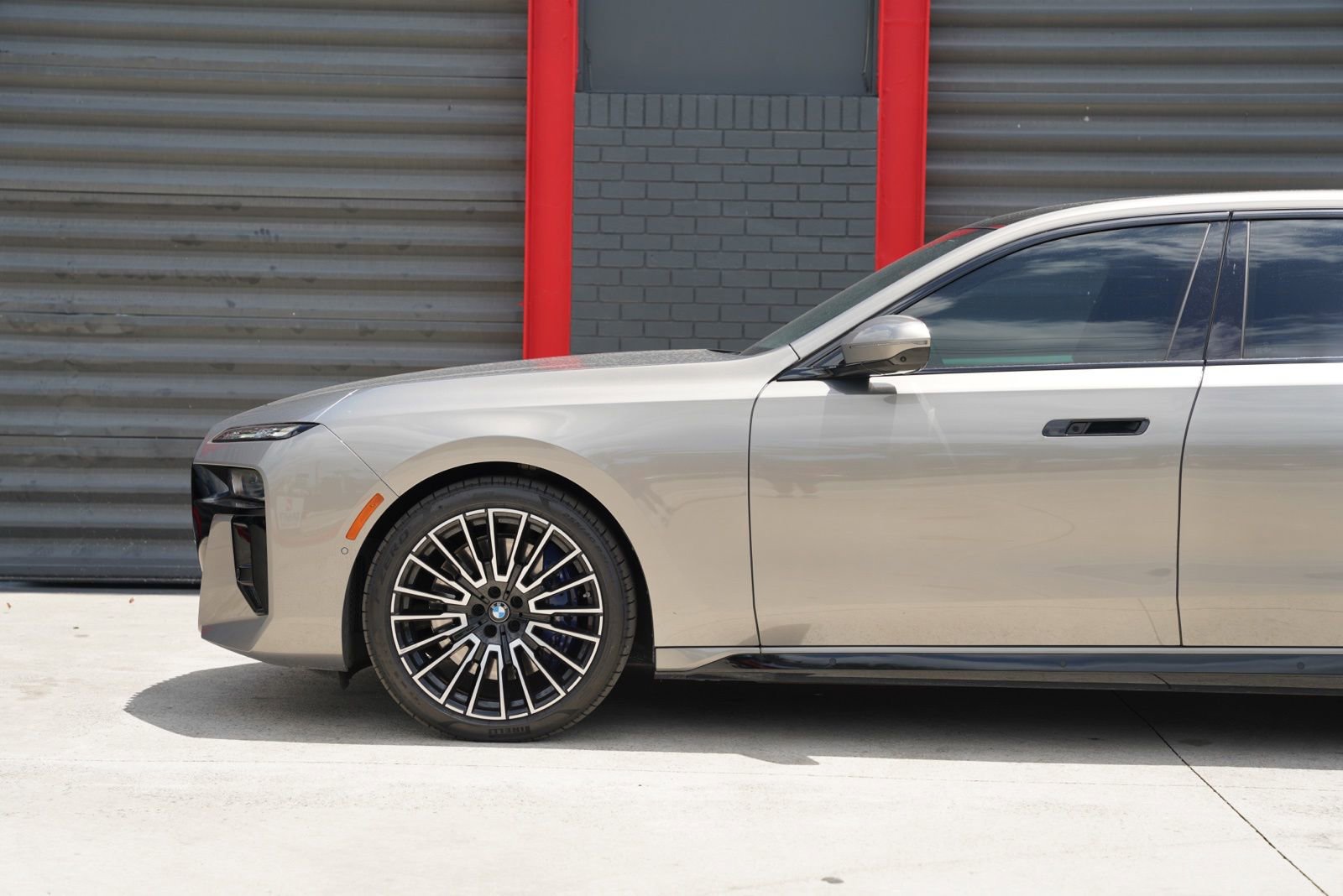 Used 2025 BMW 760i xDrive w/ Executive Package AWD/4WD image 9