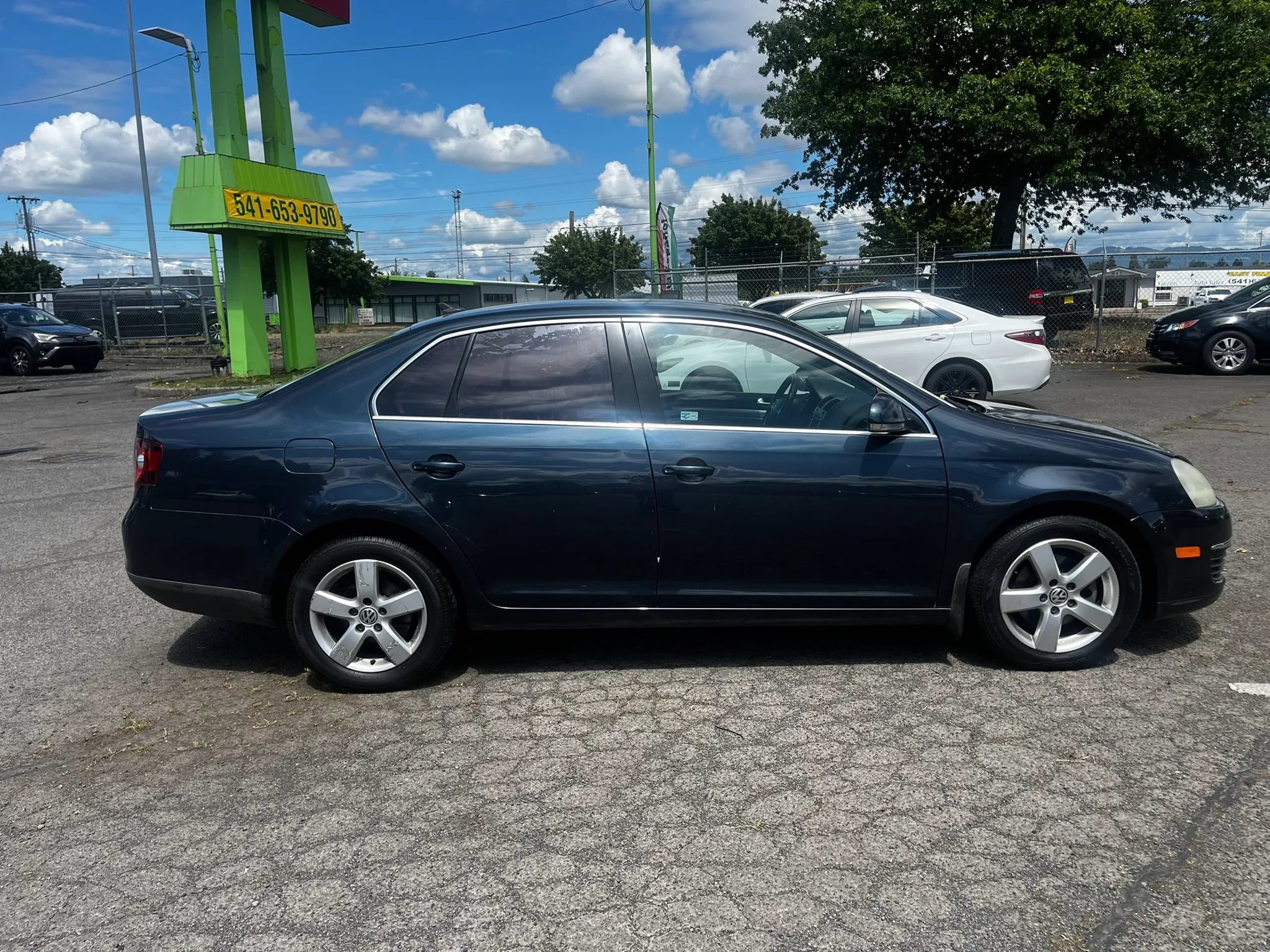 Used 2009 Volkswagen Jetta SE FWD image 2