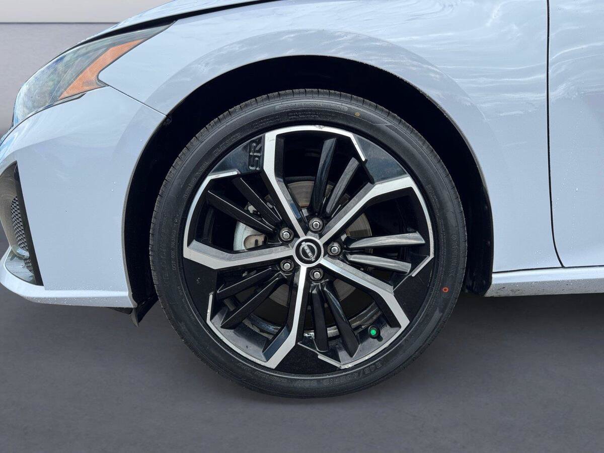 Used 2024 Nissan Altima 2.5 SR FWD image 14