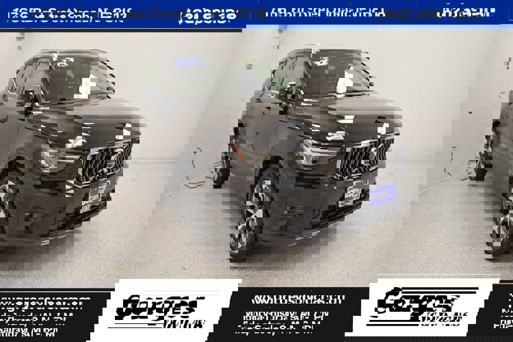 Certified 2025 Volvo XC40 B5 Plus image 1