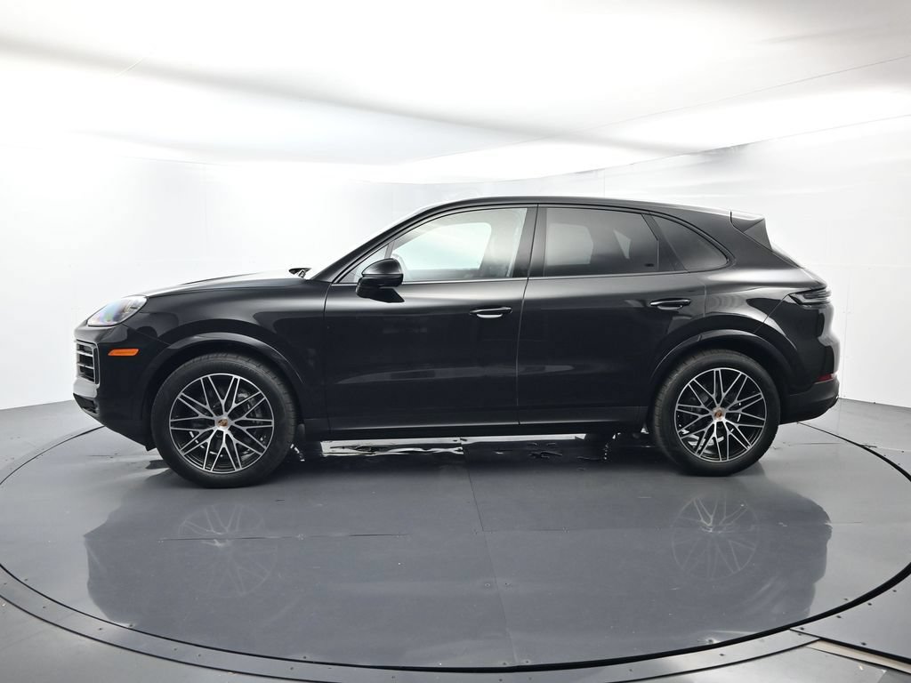 Certified 2025 Porsche Cayenne AWD/4WD image 2