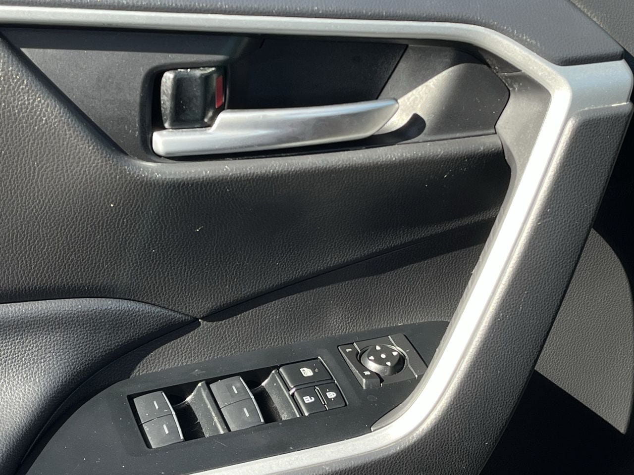 Used 2025 Toyota RAV4 XLE AWD/4WD image 21