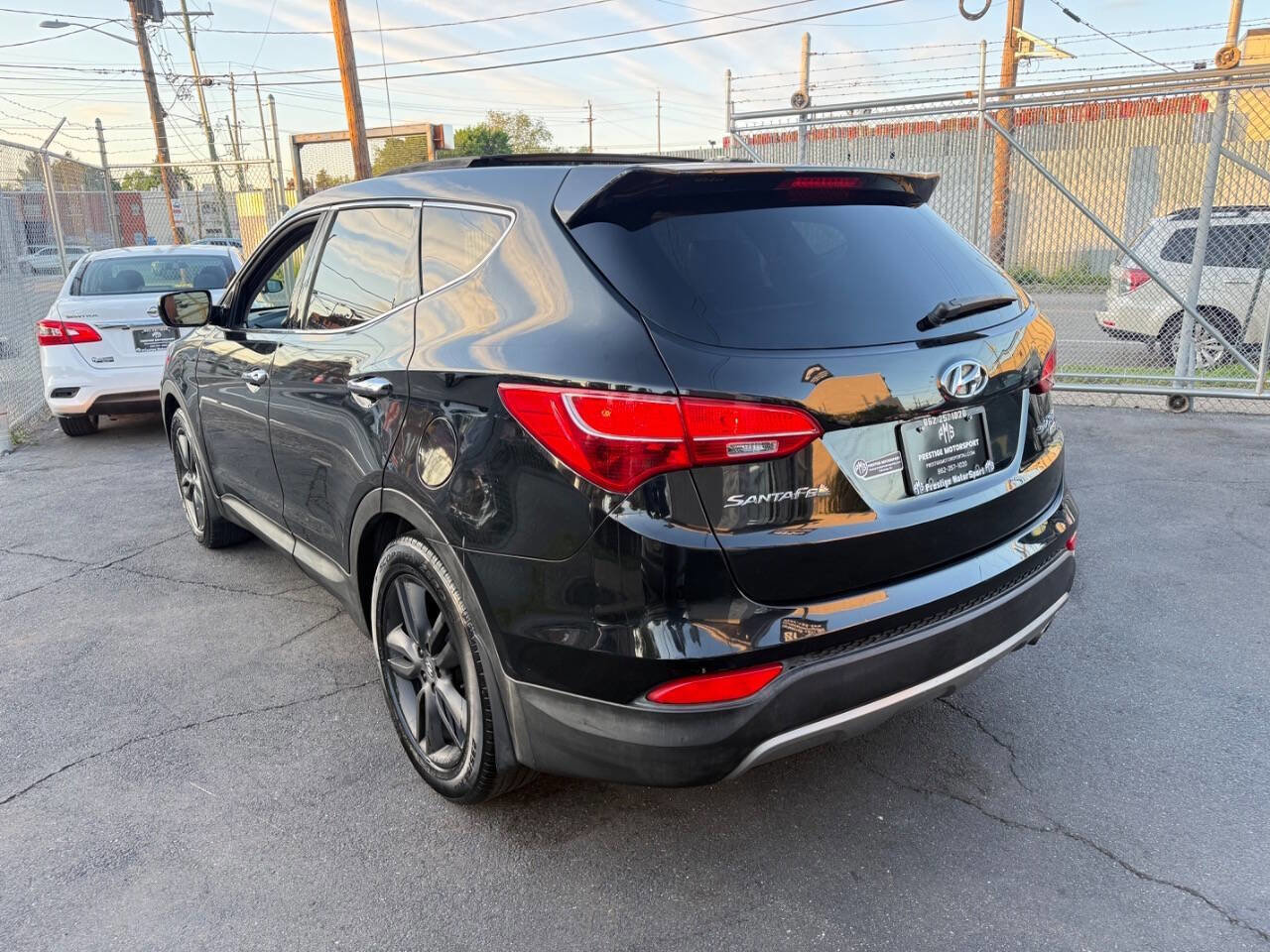 Used 2013 Hyundai Santa Fe Sport 2.0T w/ Technology Pkg AWD/4WD image 4