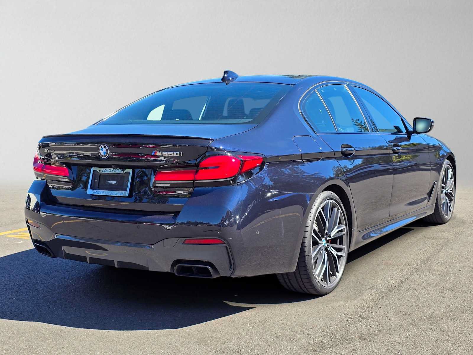 Used 2023 BMW M550i xDrive w/ Dynamic Handling Package AWD/4WD image 3