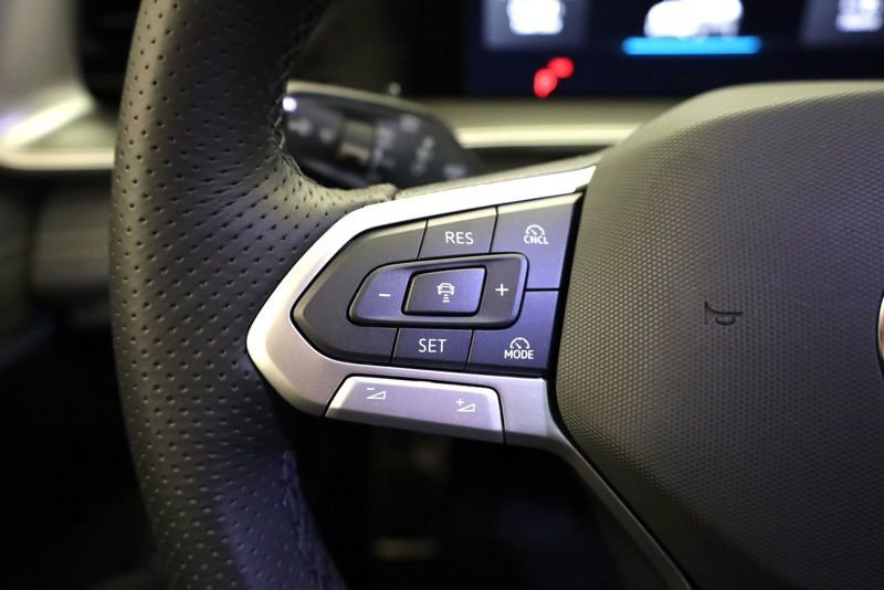 New 2026 Volkswagen Tiguan SE R-Line image 24