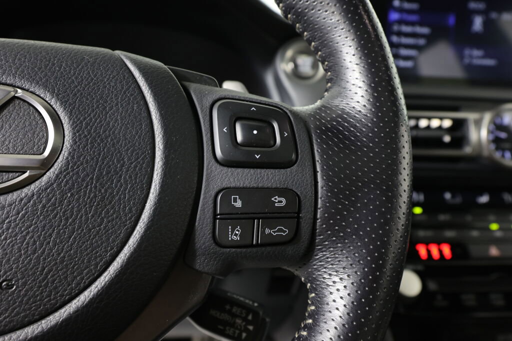 Used 2022 Lexus IS 500 RWD image 33