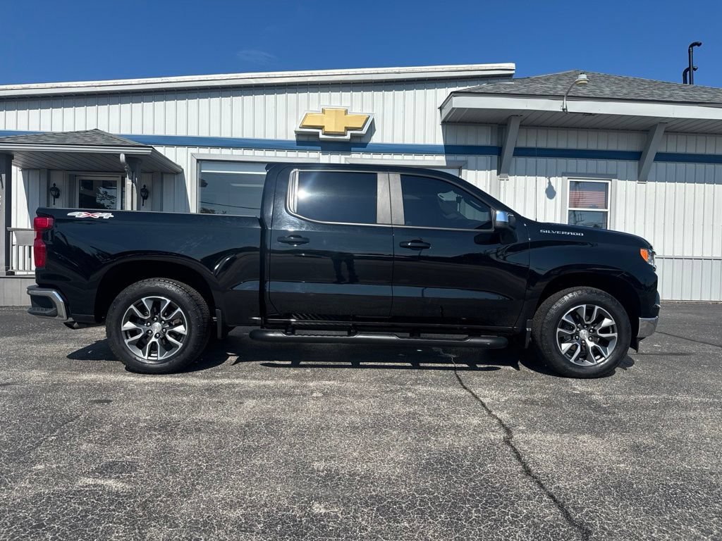 Used 2023 Chevrolet Silverado 1500 LT w/ Leather Package AWD/4WD image 8