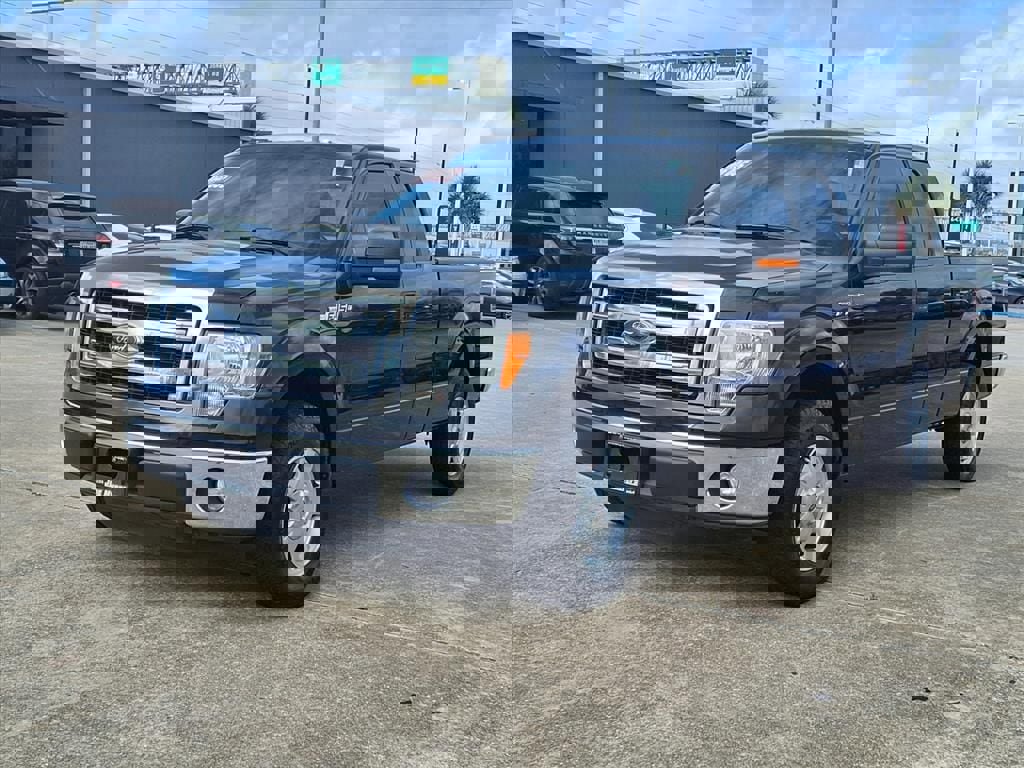 Used 2013 Ford F150 XLT w/ Mid Equipment Group image 2