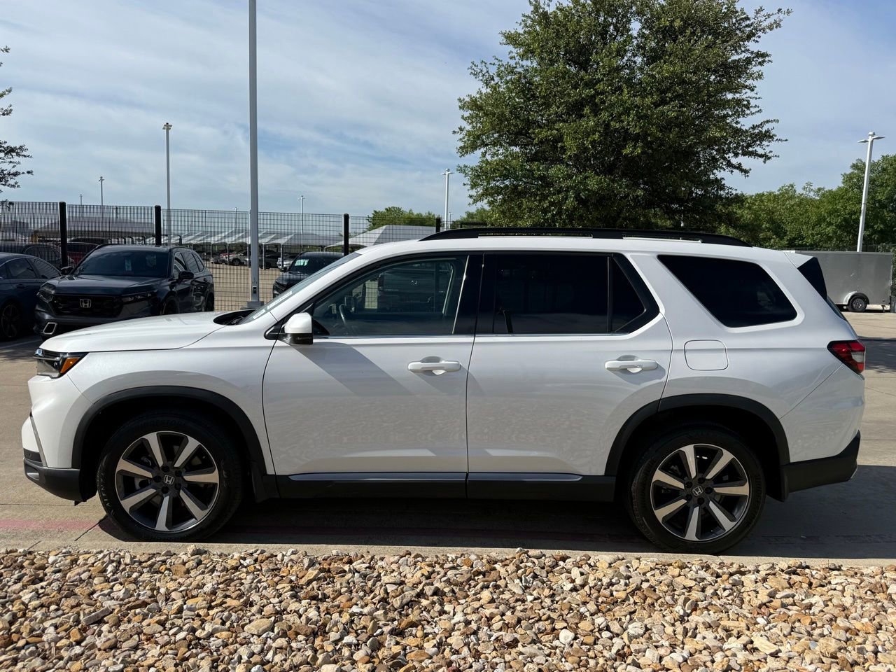 Used 2023 Honda Pilot Touring image 2