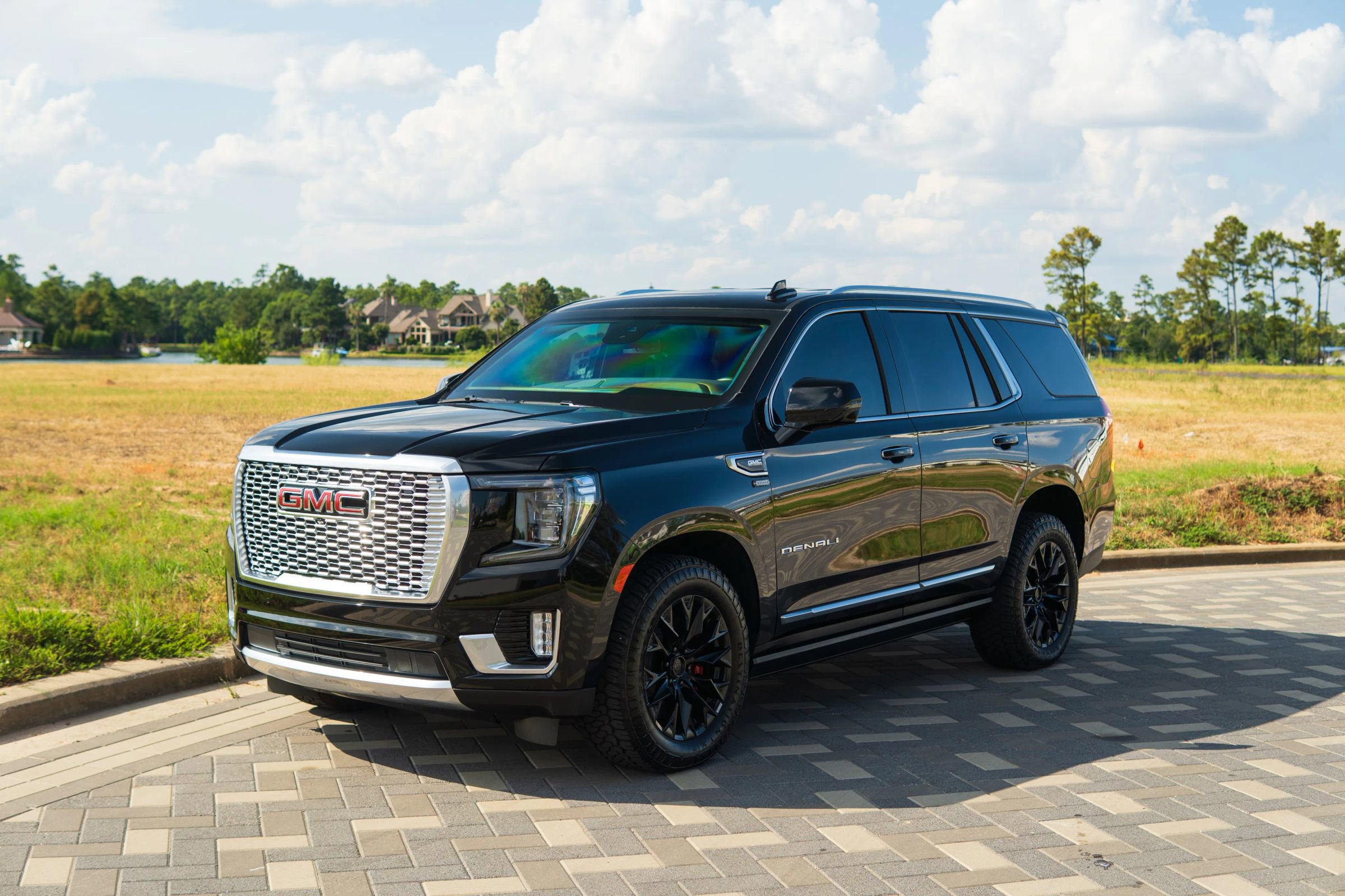 Used 2024 GMC Yukon Denali w/ Max Trailering Package image 1