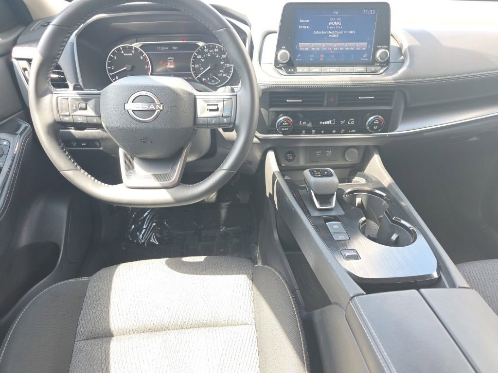 Used 2025 Nissan Rogue SV image 17