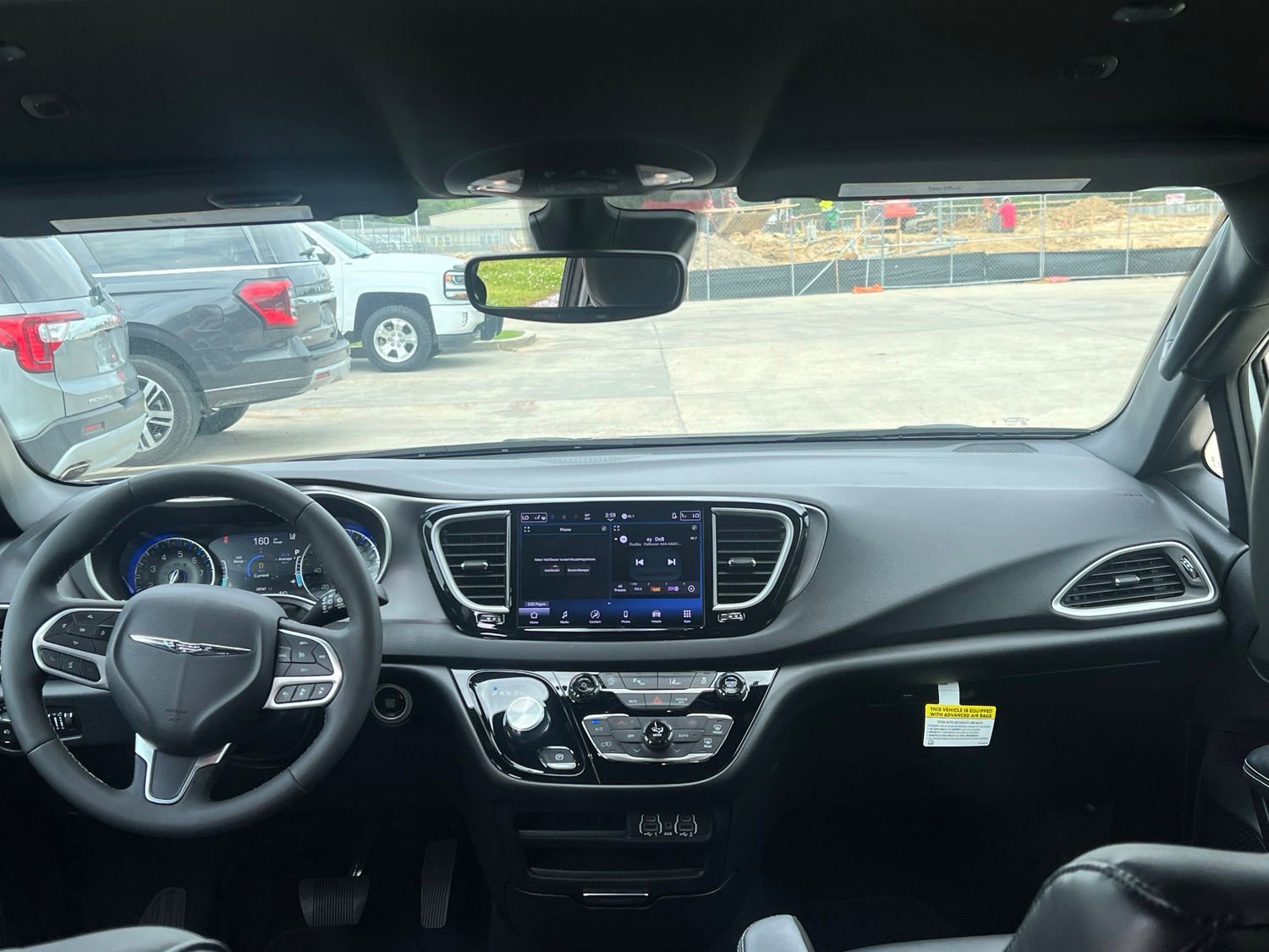 Used 2025 Chrysler Pacifica Select FWD image 9