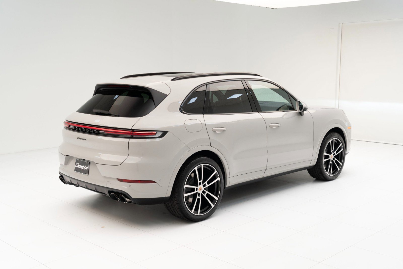 New 2025 Porsche Cayenne image 9