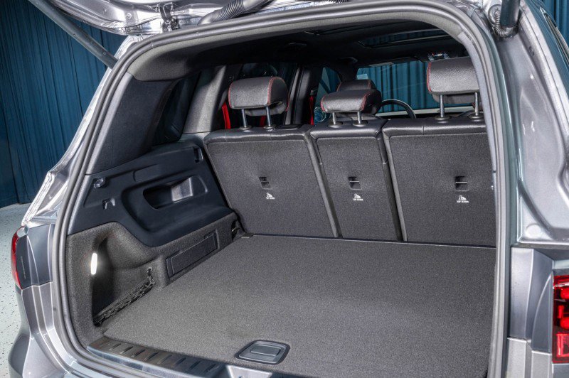 Certified 2025 Mercedes-Benz GLB 35 AMG 4MATIC image 8