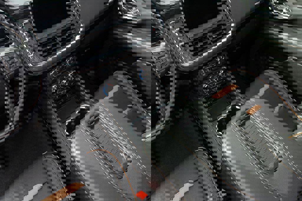 Used 2024 GMC Yukon AT4 w/ AT4 Premium Package image 24