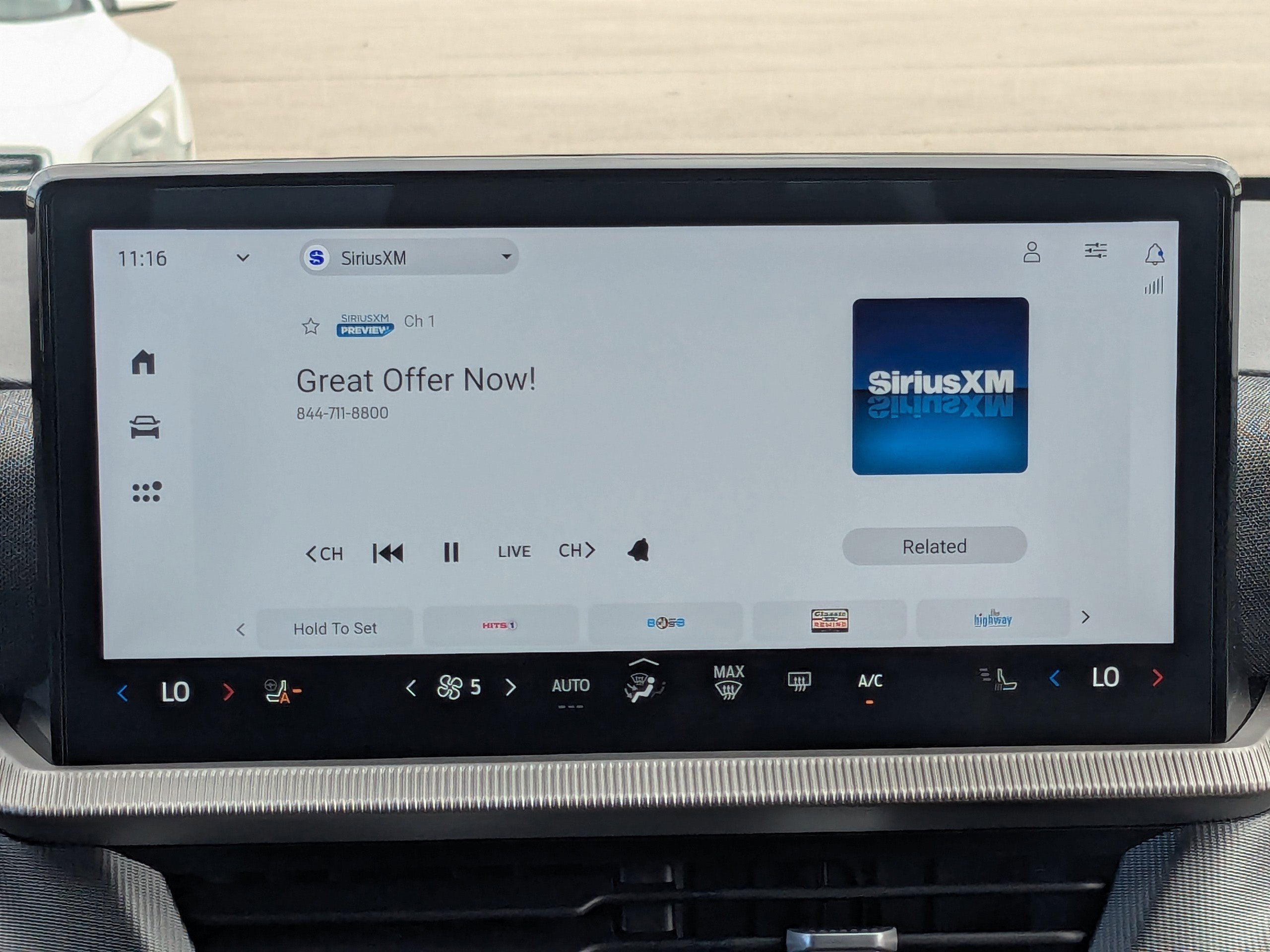 Used 2025 Ford Explorer ST-Line w/ ST-Line Street Pack image 22