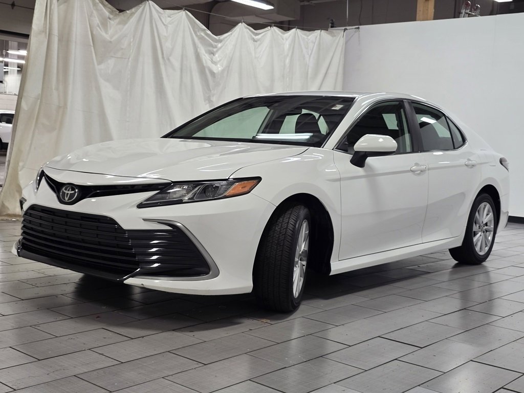 Used 2024 Toyota Camry LE image 10