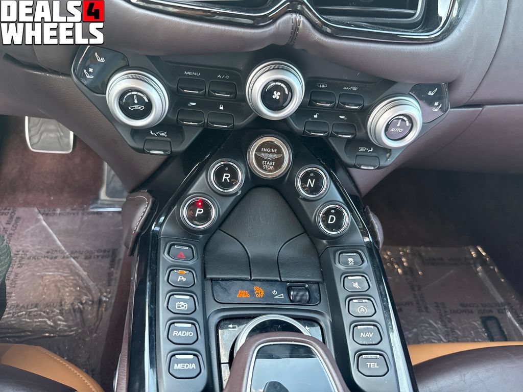 Used 2021 Aston Martin V8 Vantage Roadster RWD image 24