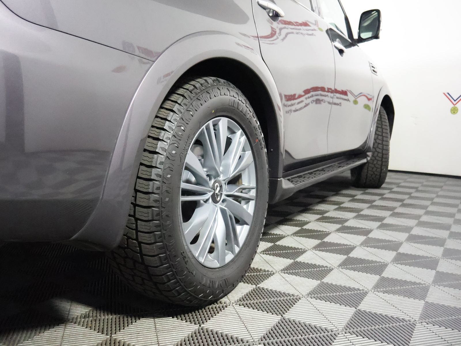 Used 2024 INFINITI QX80 Luxe AWD/4WD image 13