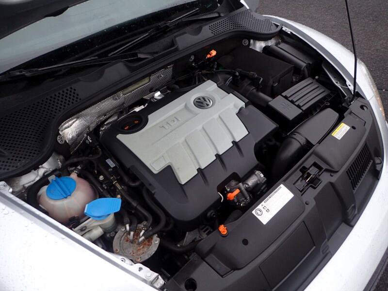 Used 2013 Volkswagen Beetle TDI FWD image 20