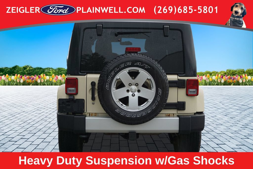 Used 2011 Jeep Wrangler Unlimited Sahara w/ Dual Top Group AWD/4WD image 4