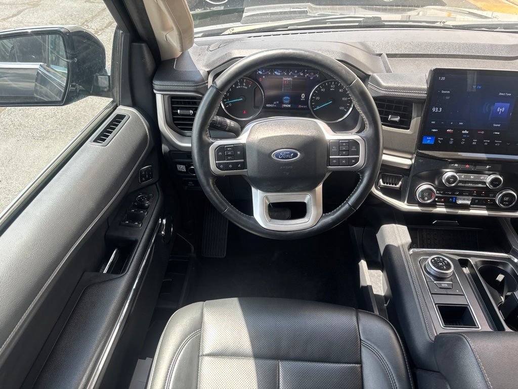 Used 2024 Ford Expedition Max XLT RWD image 3