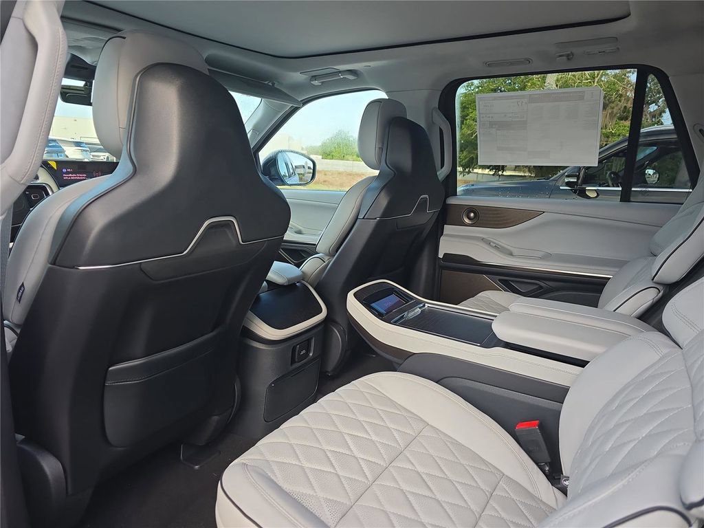 New 2026 Lincoln Navigator L Black Label AWD/4WD image 16