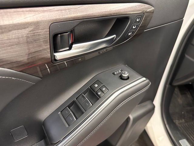 Used 2023 Toyota Highlander Limited AWD/4WD image 19