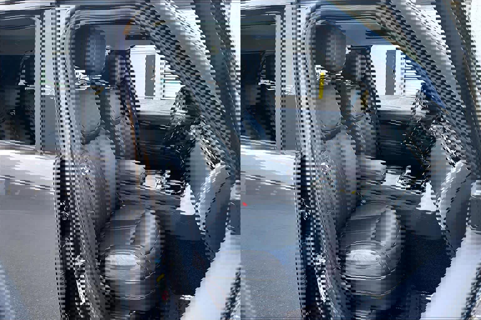 Used 2023 Land Rover Range Rover Long Wheelbase First Edition image 9