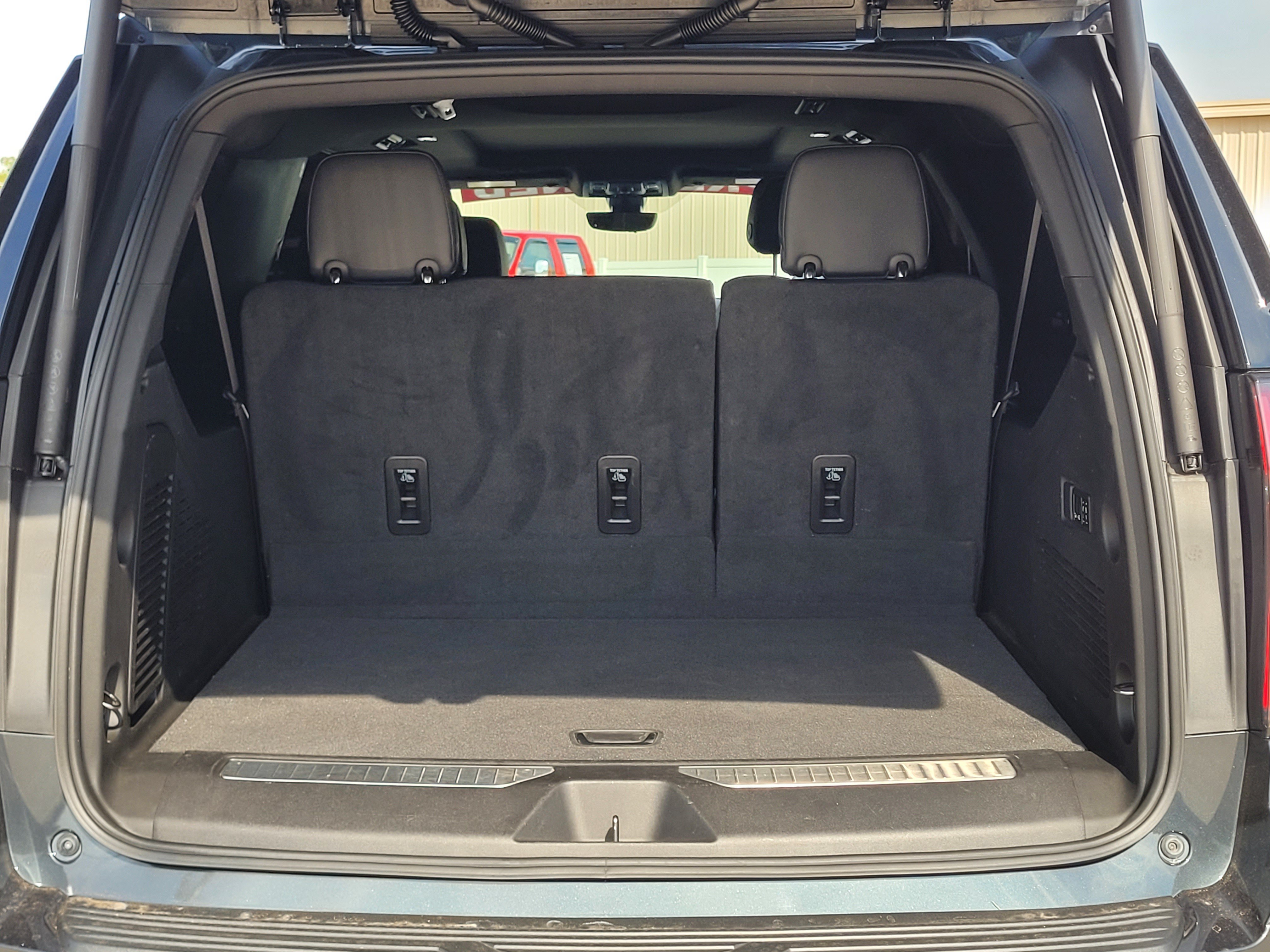 Used 2022 Chevrolet Suburban Premier AWD/4WD image 9
