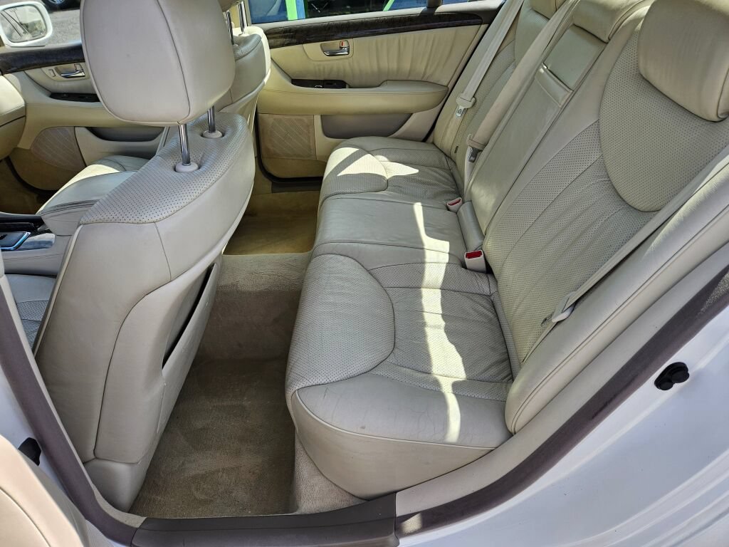 Used 2002 Lexus LS 430 RWD image 10